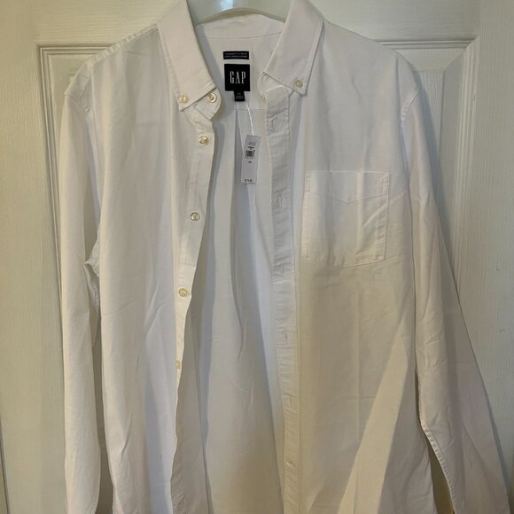 Gap Long Sleeve casual/dressy shirt. Bran new with tags. Never worn. - Picture 1 of 2
